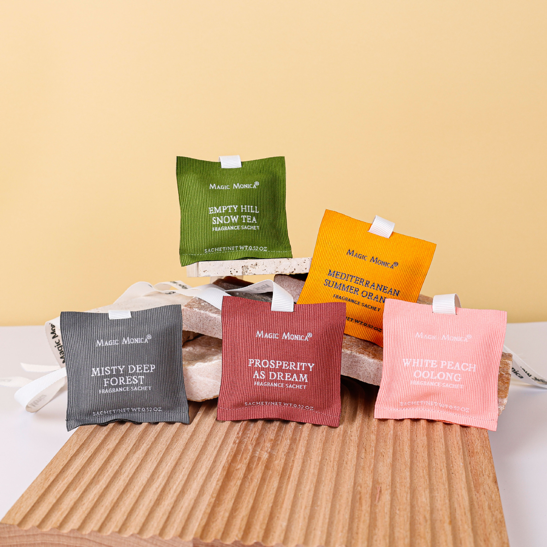 Car Aromatherapy Sachet Car air Outlet Hanging Household Wardrobe Sachet (1).jpg