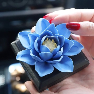 Hand-held ceramic lotus car air freshener decoration